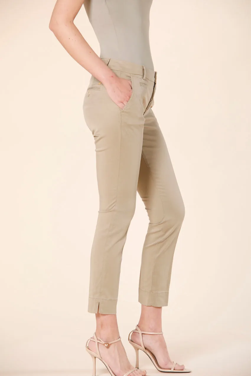 Jaqueline Curvie pantalon chino capri femme en tencel stretch curvy ①