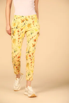 Jaqueline Curvie pantalon chino capri femme en twill stretch floral curvy