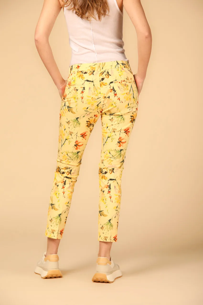 Jaqueline Curvie pantalon chino capri femme en twill stretch floral curvy